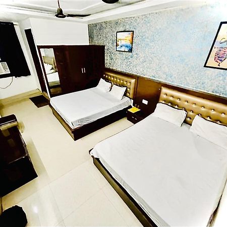 Blue Rose International, Family Hotel Agra  Exterior foto